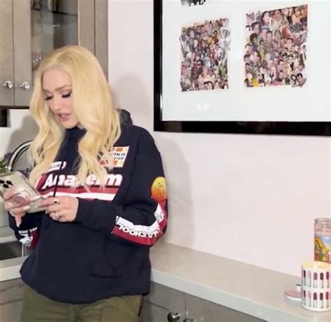 Gwen Stefani leaks texts with ex